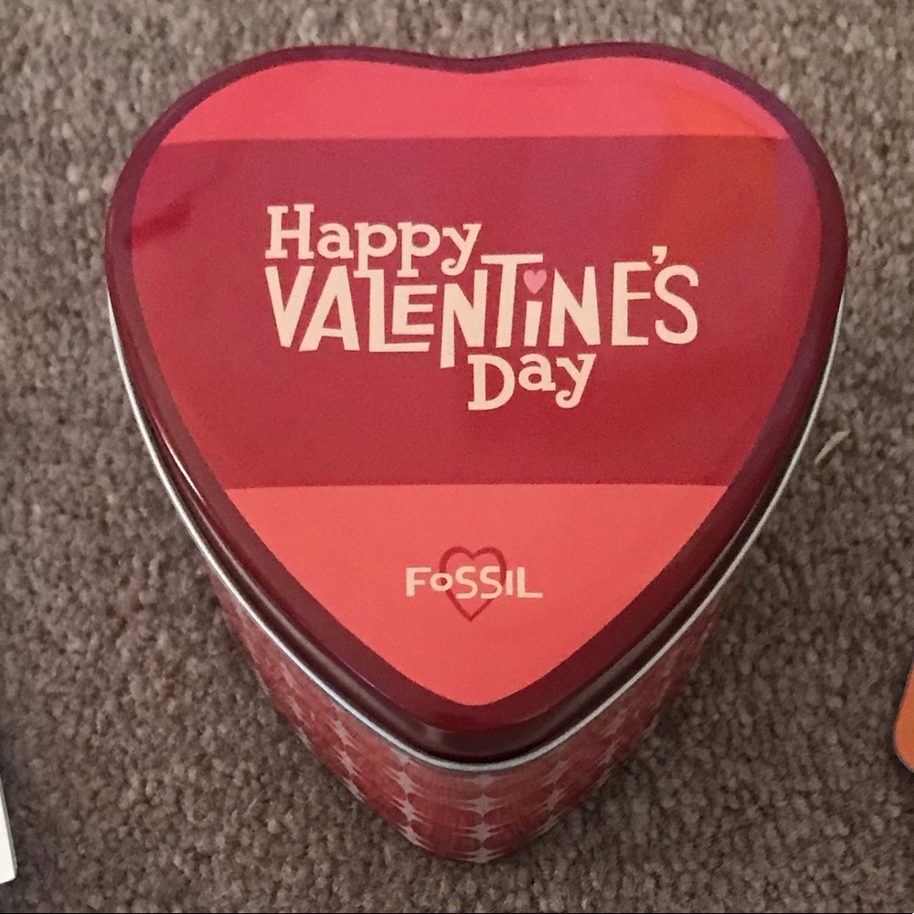 Fossil empty tin box